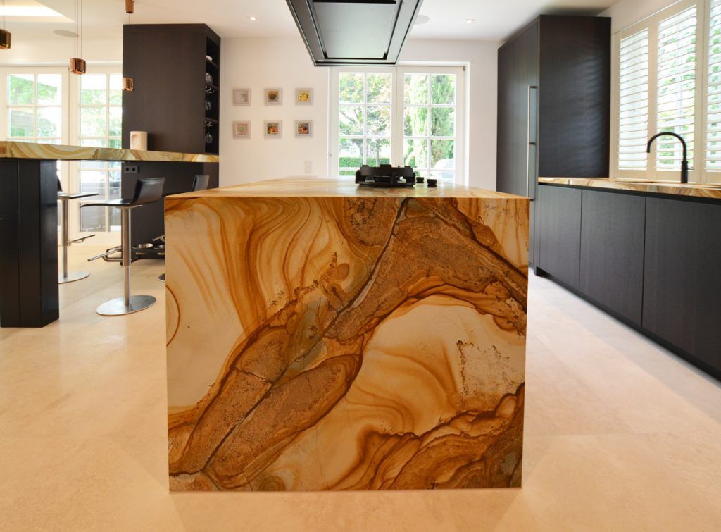 Massiver Naturstein-Küchenblock aus Palomino Quarzit